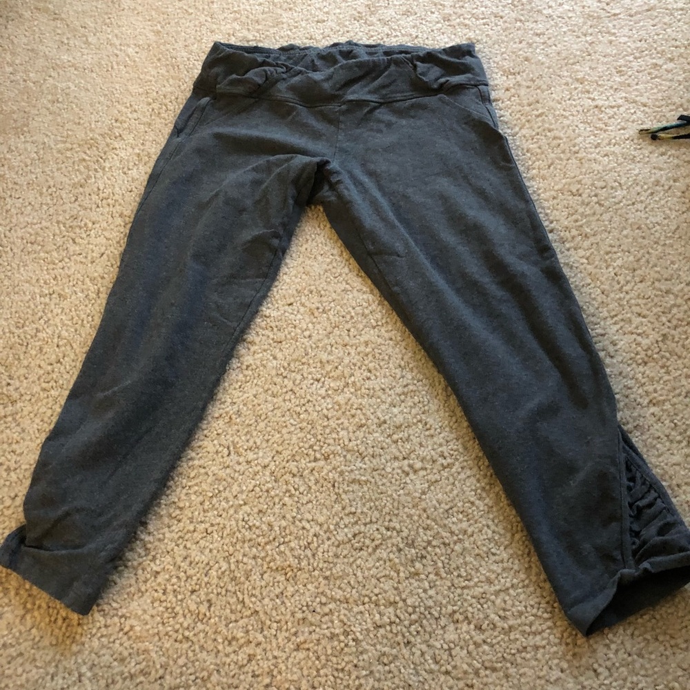 Athleta Gray Crops in Small